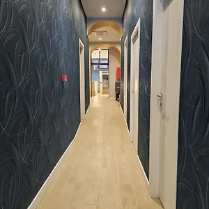 Отель Mosaic ***